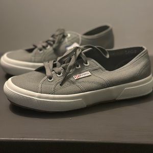 NWT US size 7.5 Superga Cotu Classic shoe